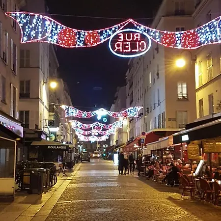 Pres De La Tour Eiffel * Paris